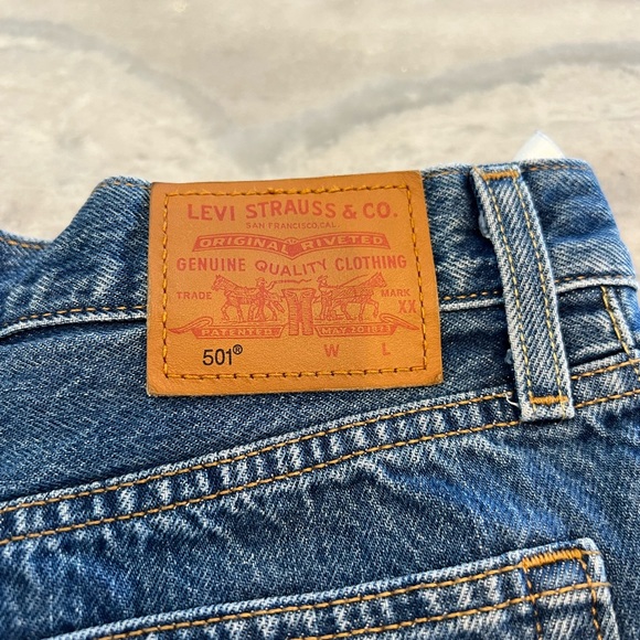 Levi’s Premium denim shorts - Picture 2 of 4